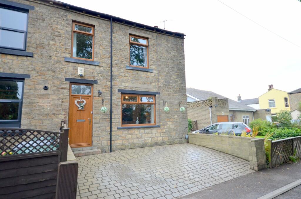 3 bedroom semidetached house for sale in Wellhouse Lane, Mirfield