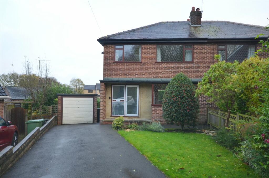 3 bedroom semidetached house for sale in Briery Grove, Mirfield, West