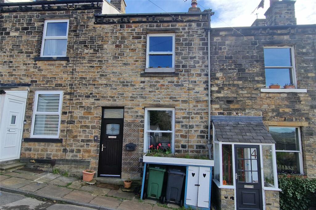 4 bedroom terraced house for sale in Bracken Hill, Mirfield, West