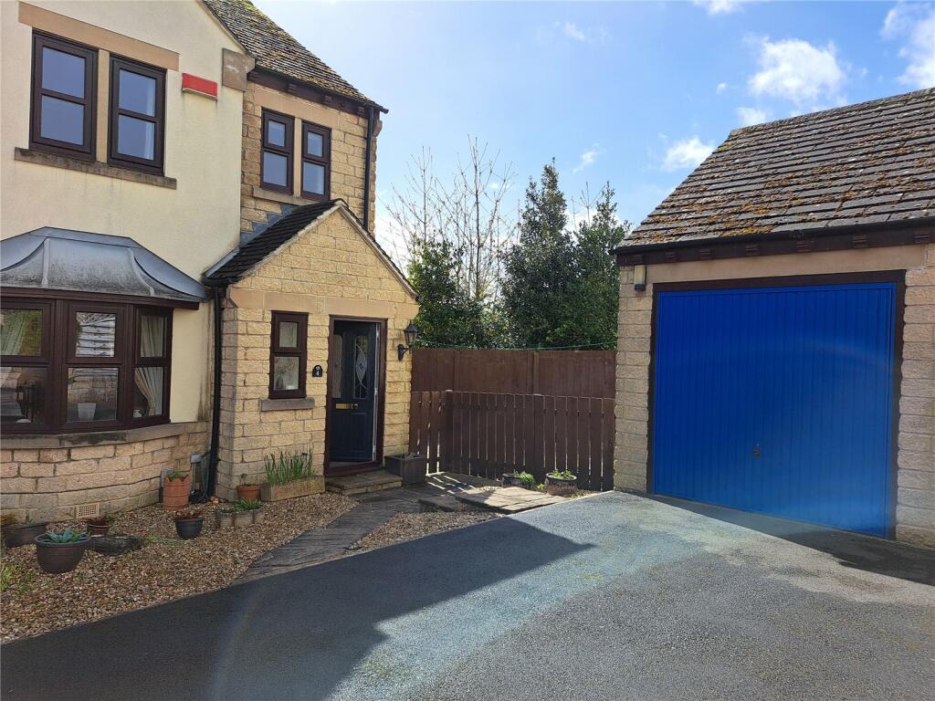 3 bedroom semidetached house for sale in Church Park, Roberttown, West