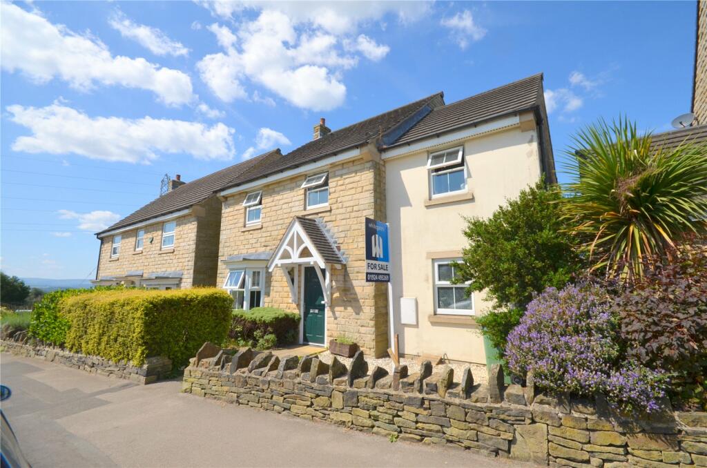 4 bedroom detached house for sale in Roberttown Lane, Liversedge, West