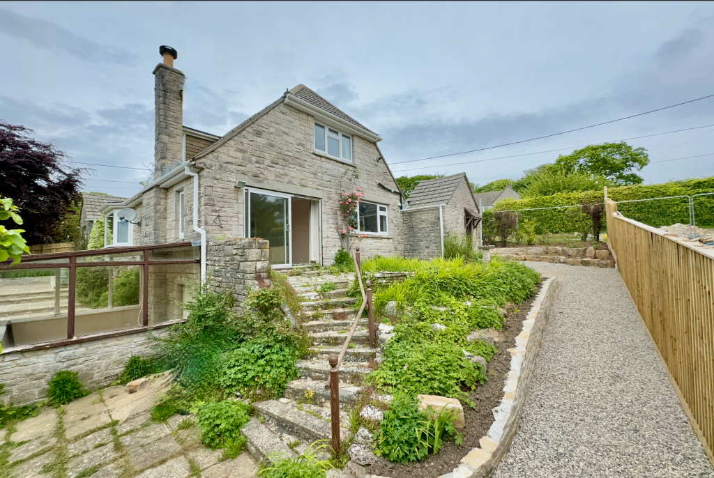 3 bedroom detached house for sale in South Instow, Harmans Cross, BH19