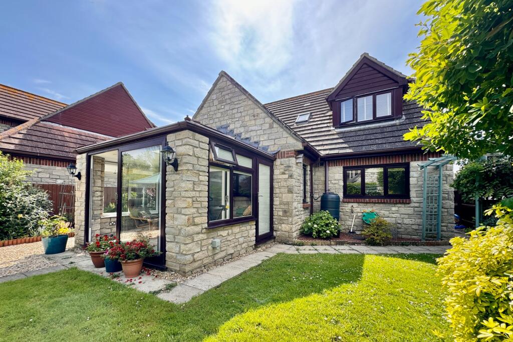 4 bedroom detached house for sale in Cauldron Barn Road, Swanage, BH19