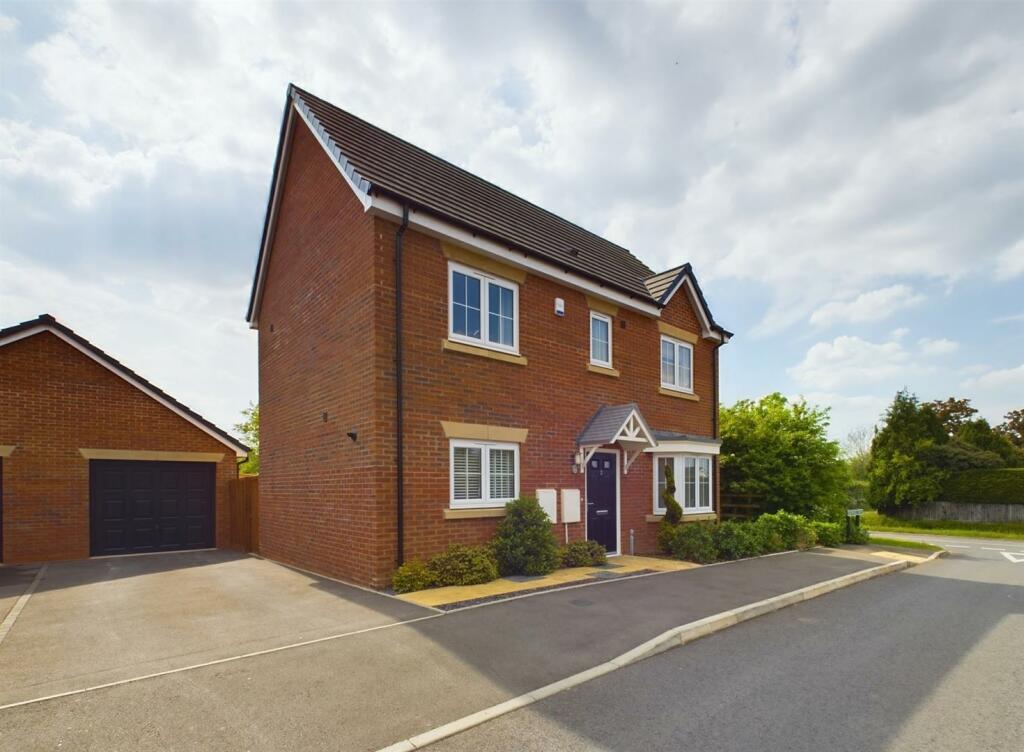 3 bedroom detached house for sale in Haywood Drive, Leigh Sinton, WR13