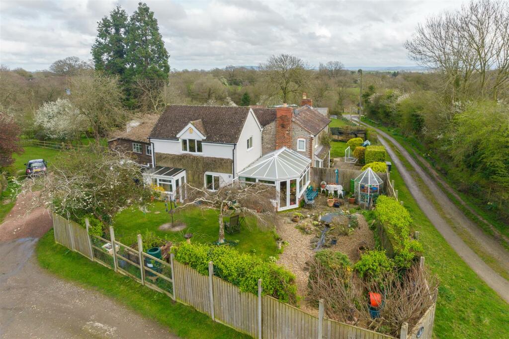 4 bedroom detached house for sale in Hollybed Street, Castlemorton