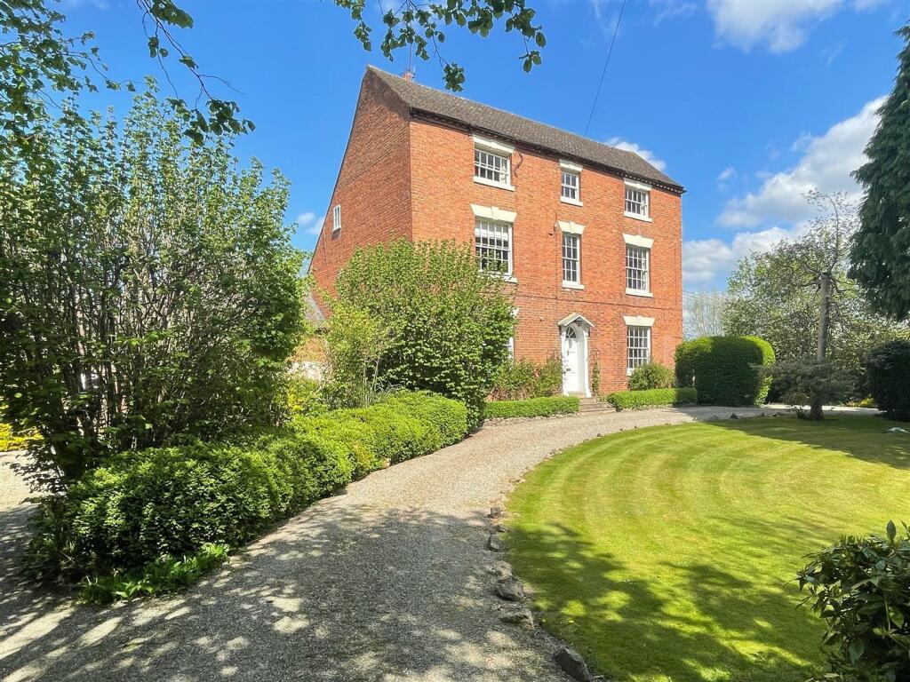 5 bedroom detached house for sale in The Village, Powick, Worcester, WR2