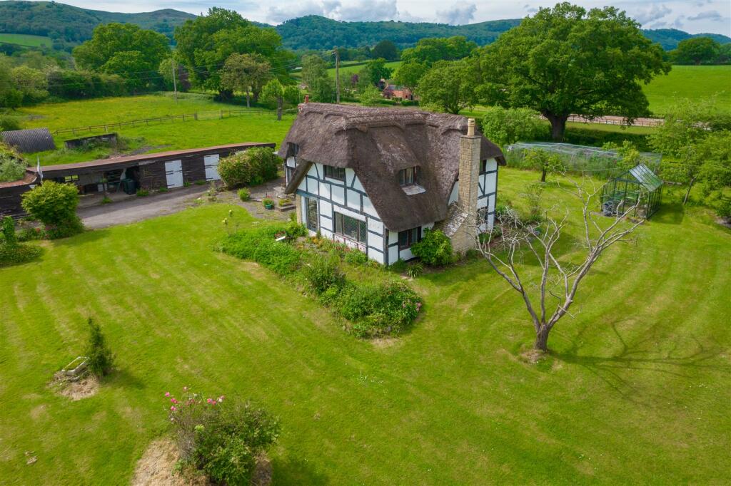 5 bedroom detached house for sale in Hancocks Lane, Castlemorton