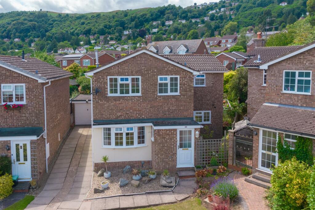 4 bedroom detached house for sale in Walnut Crescent, Malvern, WR14
