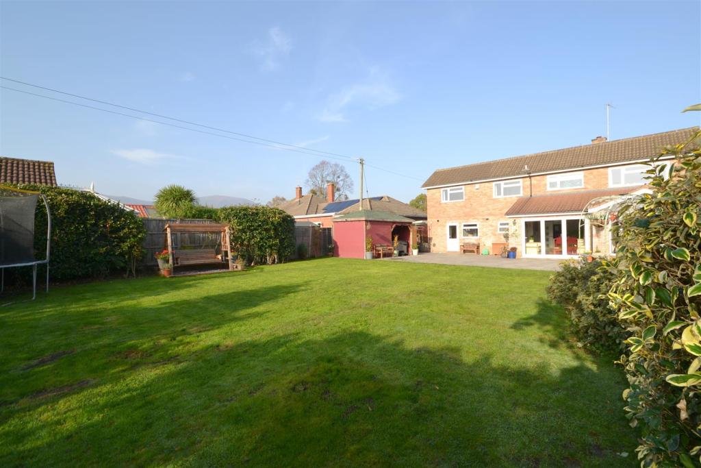 4 bedroom detached house for sale in Guarlford Road, Malvern, WR14