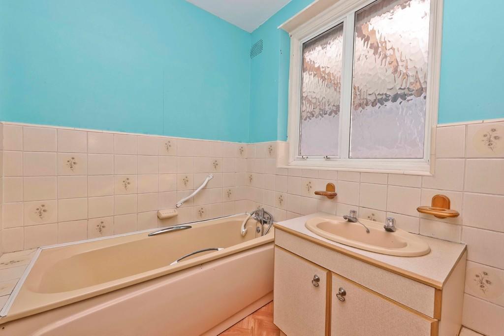 2 bedroom semidetached bungalow for sale in Eastern Avenue, Pinner, HA5