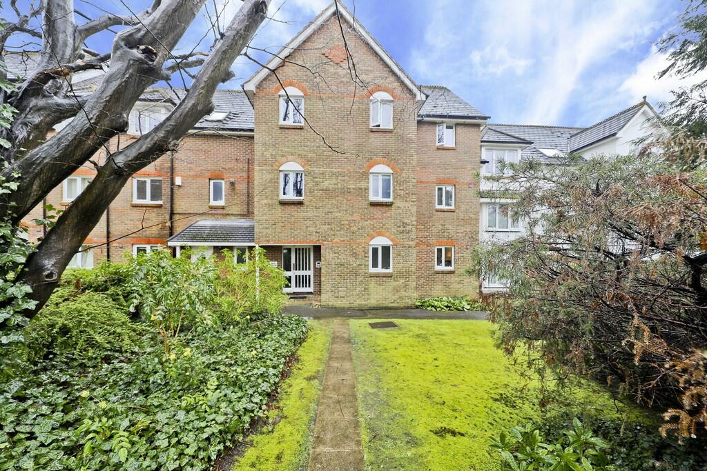 2 bedroom flat for sale in Granville Place , Elm Park Road, Pinner, HA5