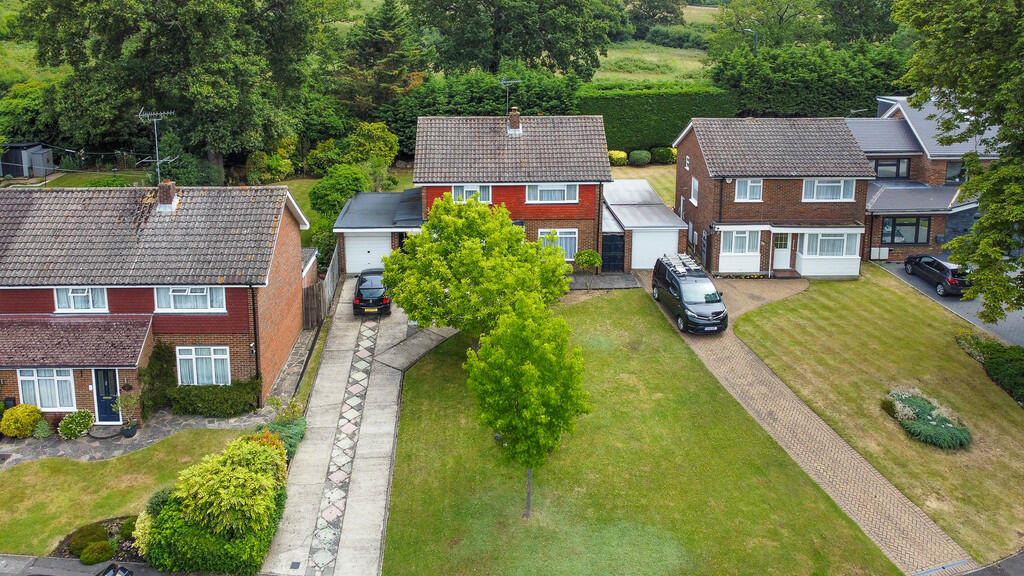 3 bedroom detached house for sale in Sequoia Park, Pinner, HA5