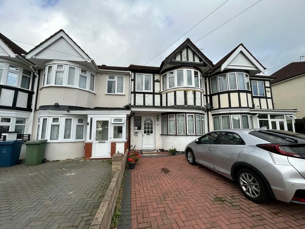 3 bedroom terraced house for rent in Warden Avenue, Harrow, HA2