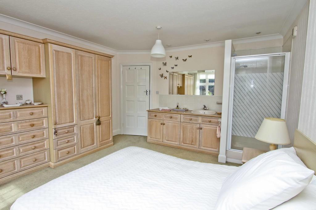 4 Bedroom Detached House For Sale In Hillcrest Avenue Pinner Ha5 