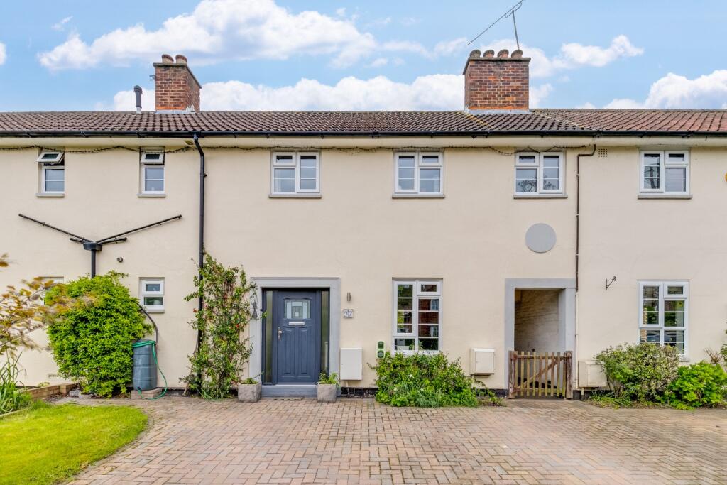 4 bedroom terraced house for sale in Ravenfield Road, Welwyn Garden