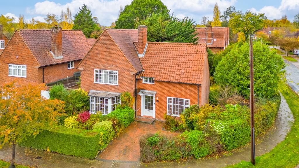 Main image of property: Parkfields, Welwyn Garden City, Hertfordshire, AL8 6EE