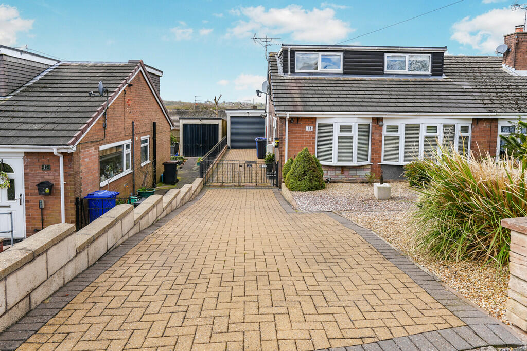 4 bedroom bungalow for sale in Poplar Drive, Kidsgrove, StokeonTrent, ST7