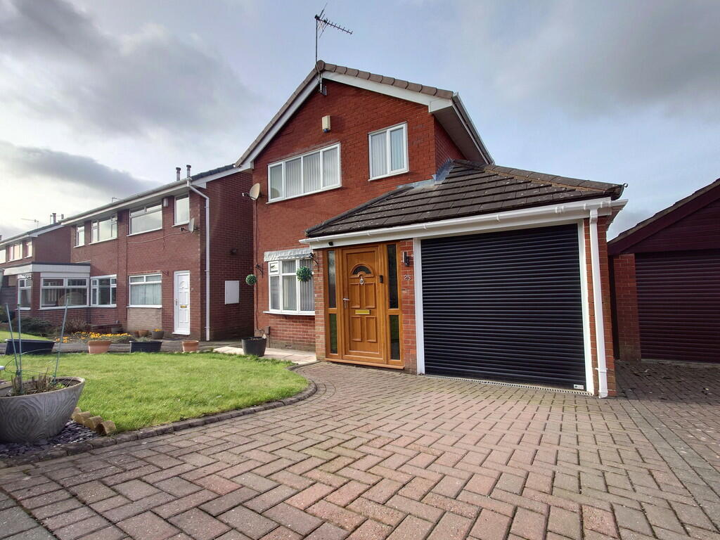 3 bedroom detached house for sale in Peckforton View, Kidsgrove, Stoke