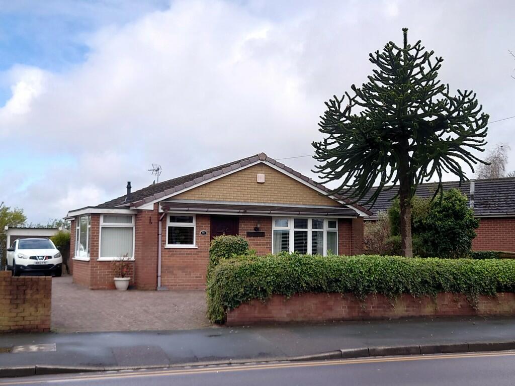 3 bedroom detached bungalow for sale in High Lane Stoke-on-Trent, ST6