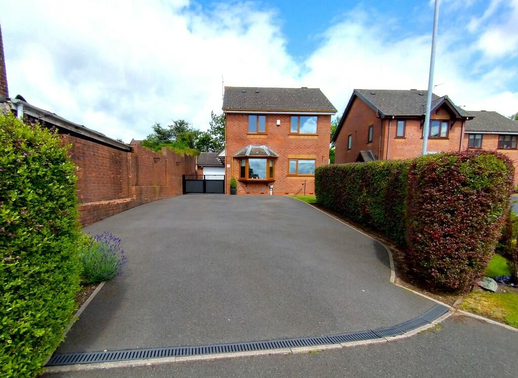 3 bedroom detached house for sale in Willowcroft Way, Harriseahead