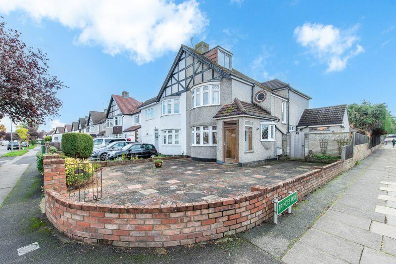 3 bedroom semidetached house for sale in Kingsway, Coney Hall, West