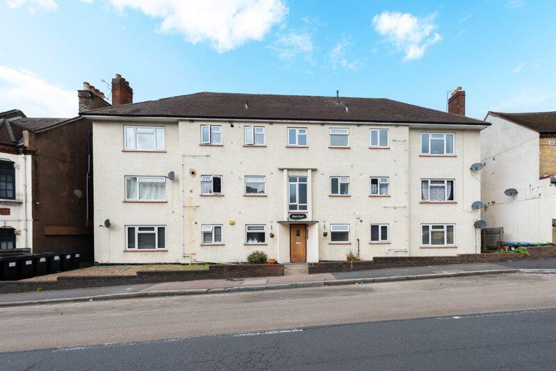 3 bedroom flat for sale in Homesdale Road, Bromley, BR1