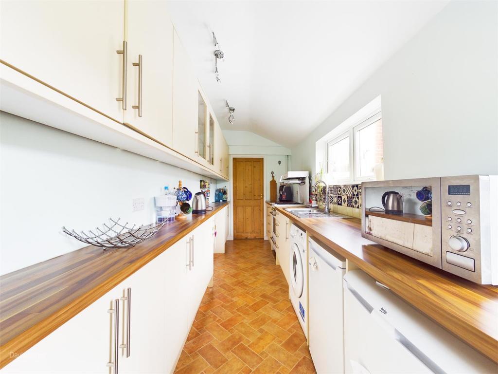 2 bedroom end of terrace house for sale in Fox Grove, Old Basford
