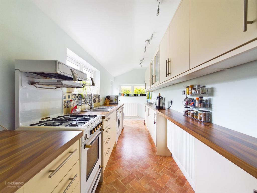 2 bedroom end of terrace house for sale in Fox Grove, Old Basford