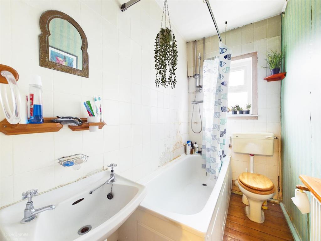 2 bedroom end of terrace house for sale in Fox Grove, Old Basford