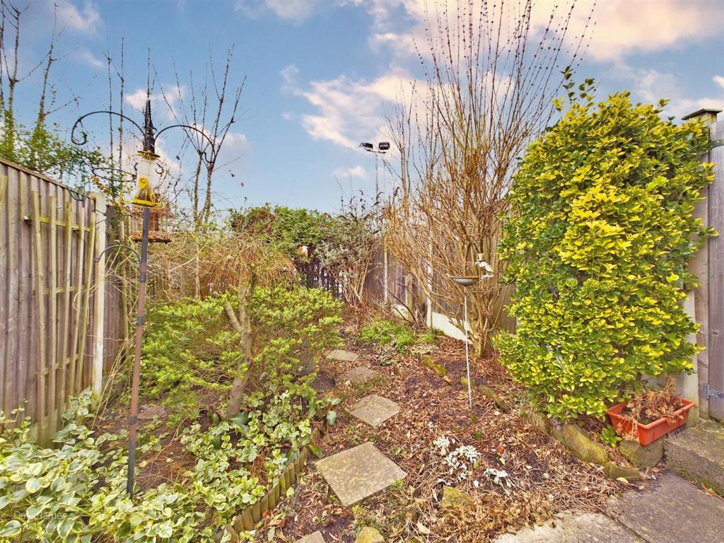 2 bedroom end of terrace house for sale in Fox Grove, Old Basford