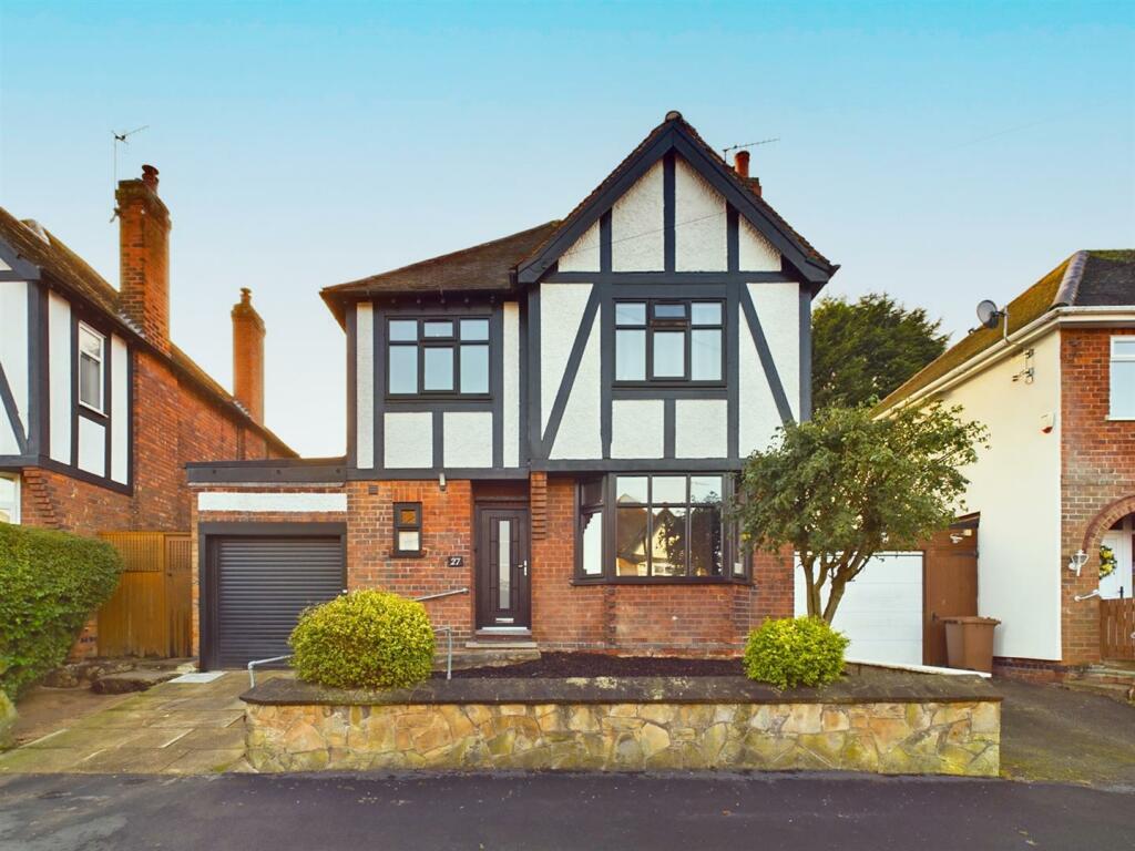 4 bedroom detached house for sale in Girton Road, Sherwood, Nottingham, NG5