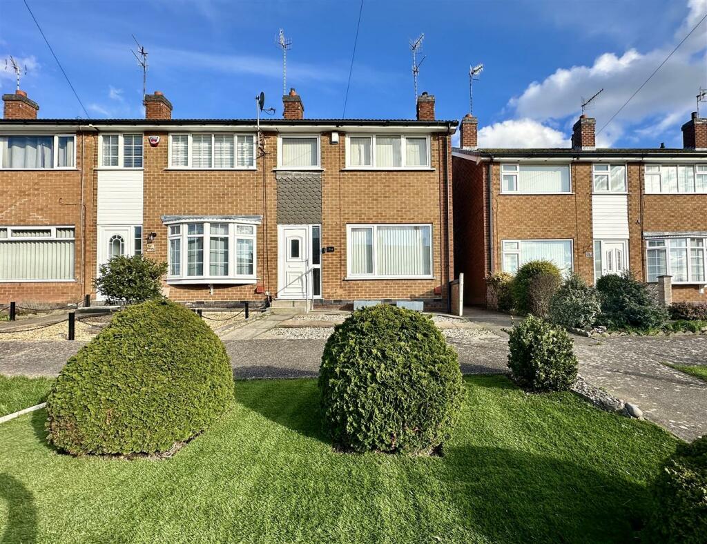 3 bedroom end of terrace house for sale in Brackendale Avenue, Arnold