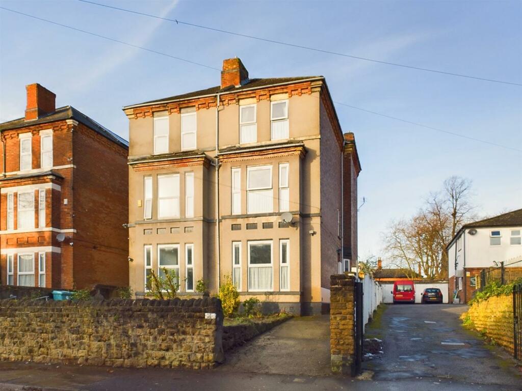 5 bedroom semi-detached house for sale in Gedling Grove, Nottingham, NG7