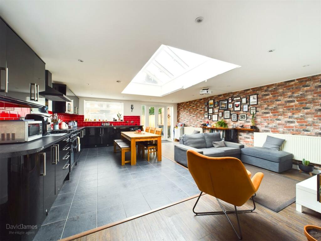 3 bedroom semidetached house for sale in Rolleston Drive, Arnold