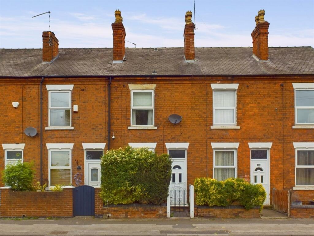 3 bedroom terraced house for sale in Gedling Road, Arnold, Nottingham, NG5