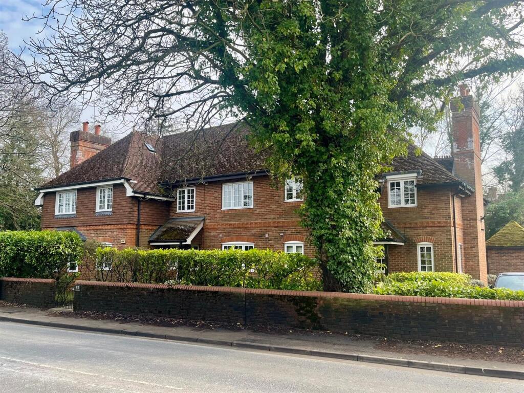 Main image of property: Reading Road, Yateley