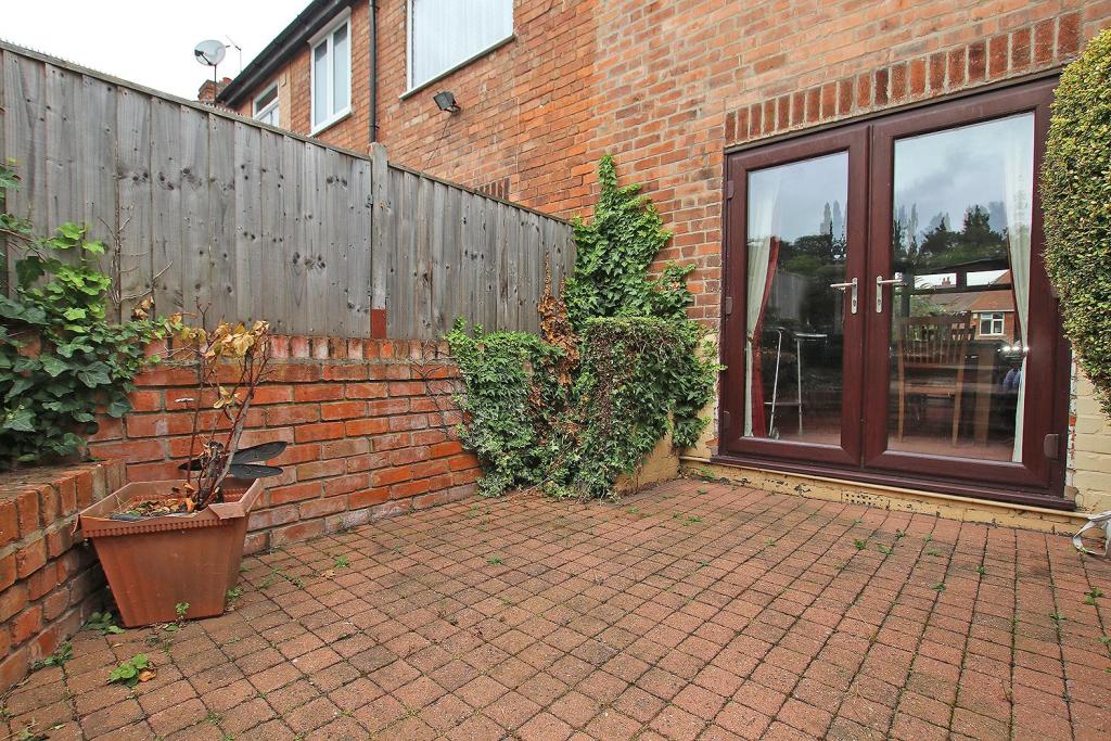 3 bedroom semidetached house for sale in Foxhill Road, Carlton