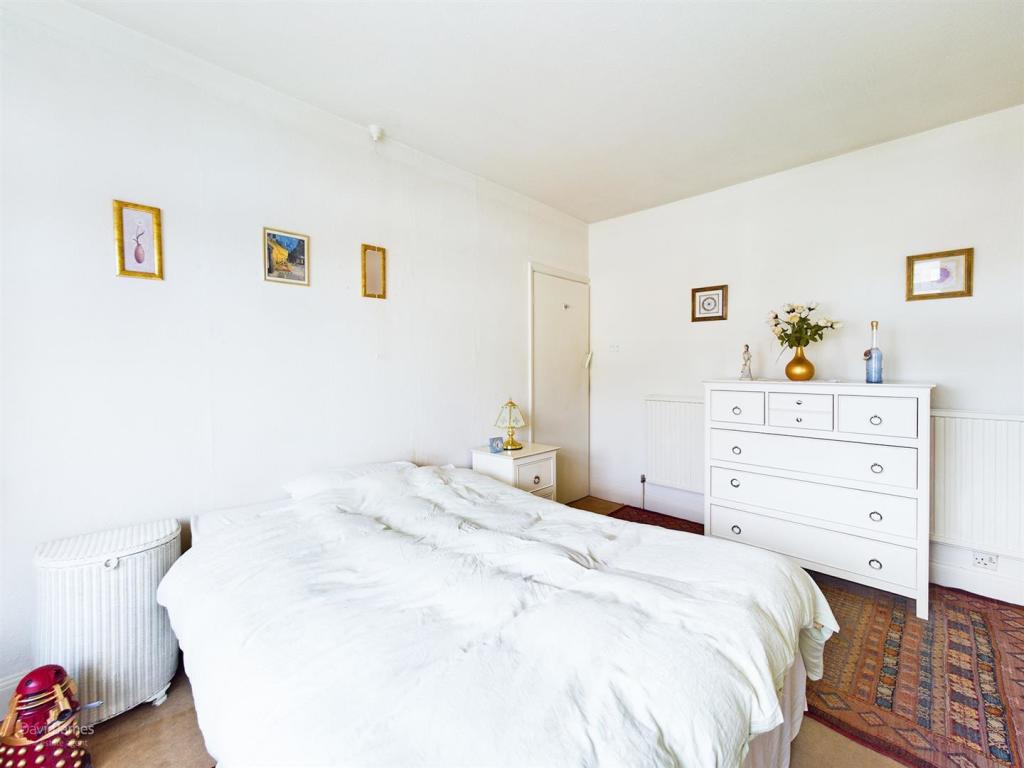 3 bedroom semidetached house for sale in Foxhill Road, Carlton