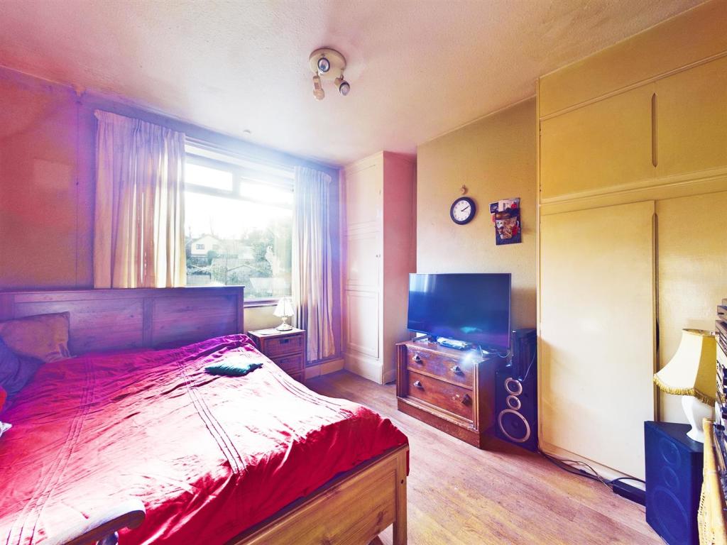 3 bedroom semidetached house for sale in Foxhill Road, Carlton