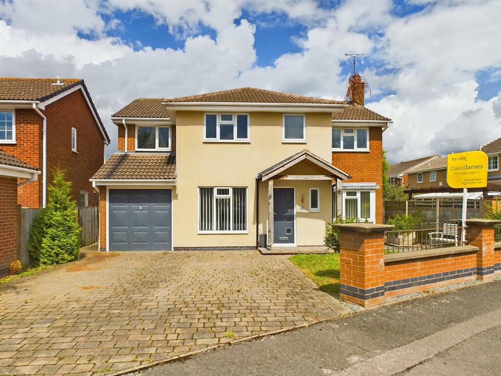 5 bedroom detached house for sale in Braemar Drive, Gedling, Nottingham