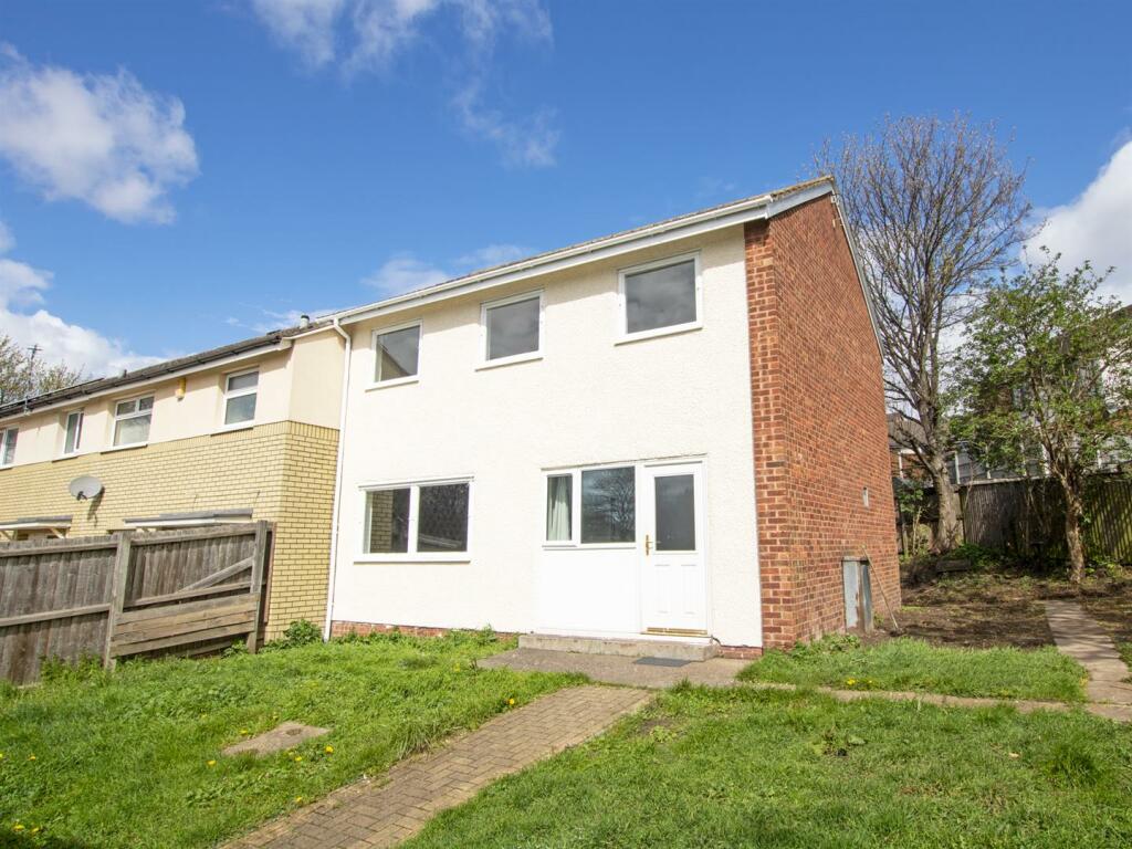 5 bedroom end of terrace house for sale in Eastham Close, Nottingham, NG3