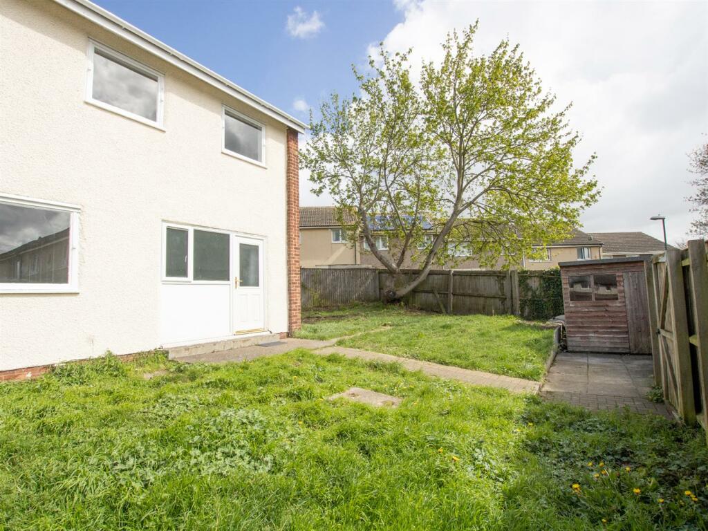 5 bedroom end of terrace house for sale in Eastham Close, Nottingham, NG3