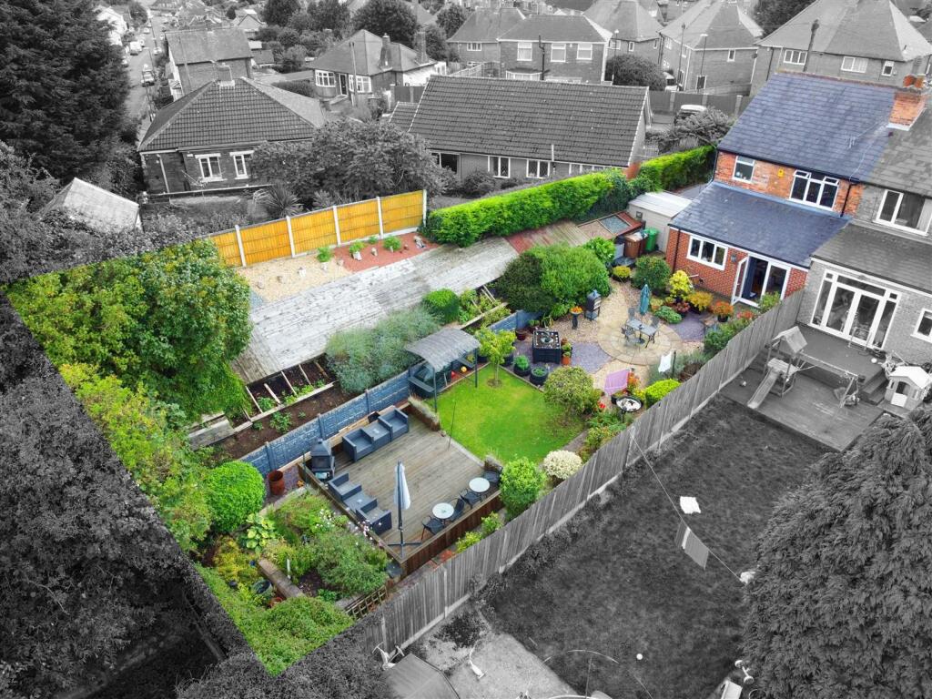 3 bedroom semidetached house for sale in Swains Avenue, Bakersfield