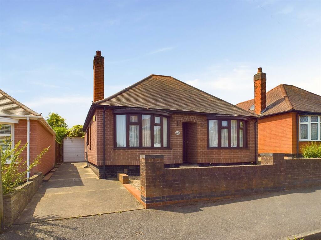 2 bedroom detached bungalow for sale in Broadway East, Carlton