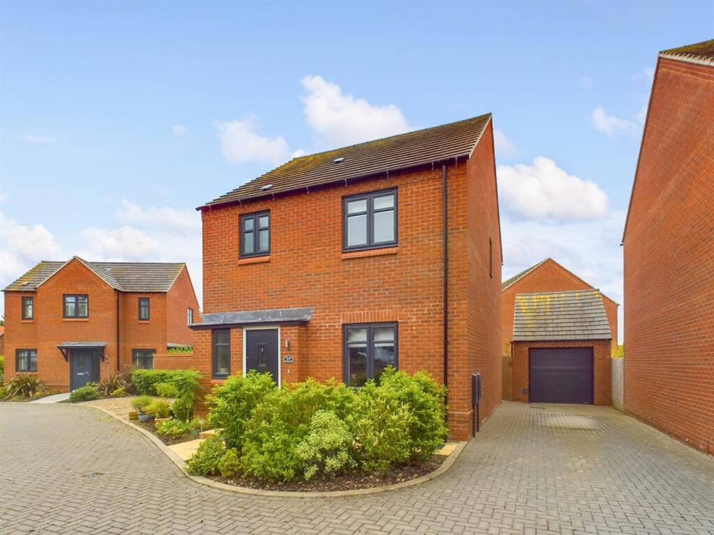 3 bedroom detached house for sale in Mill Field Close, Burton Joyce, Nottingham, NG14