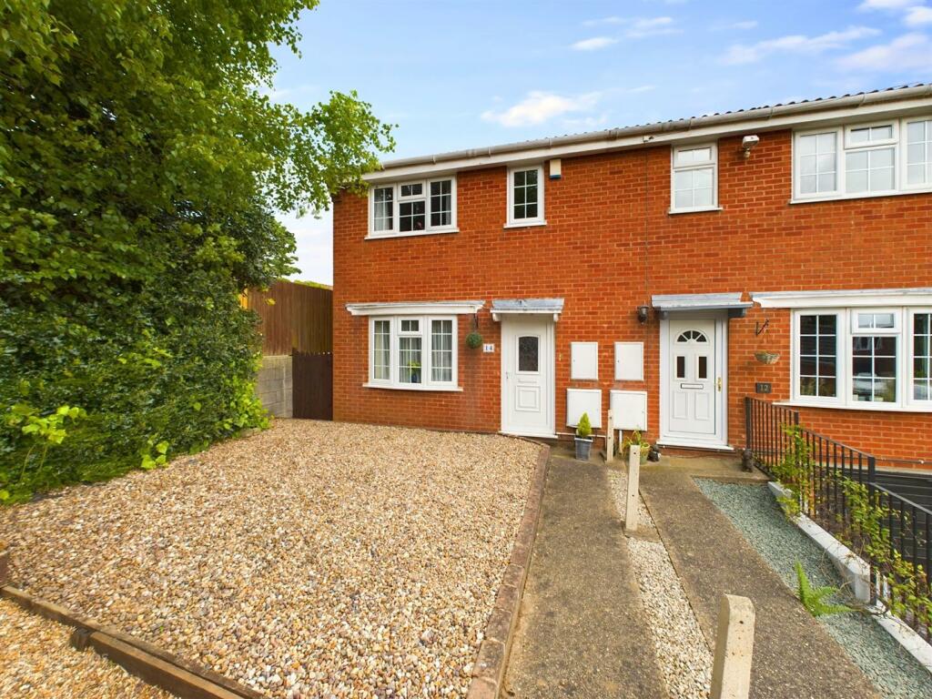 3 bedroom semidetached house for sale in Dellwood Close, Carlton