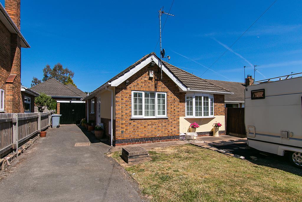 3 bedroom detached bungalow for sale in Foxhill Road, Carlton