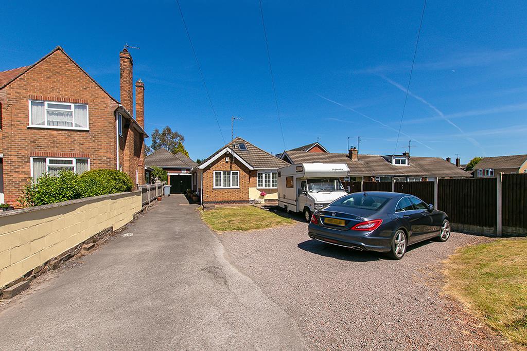 3 bedroom detached bungalow for sale in Foxhill Road, Carlton