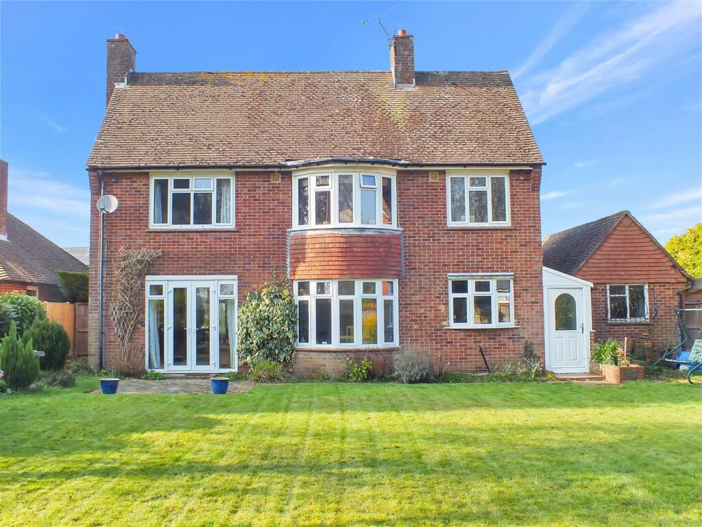 4 bedroom detached house for sale in Sandyhurst Lane, Ashford, TN25