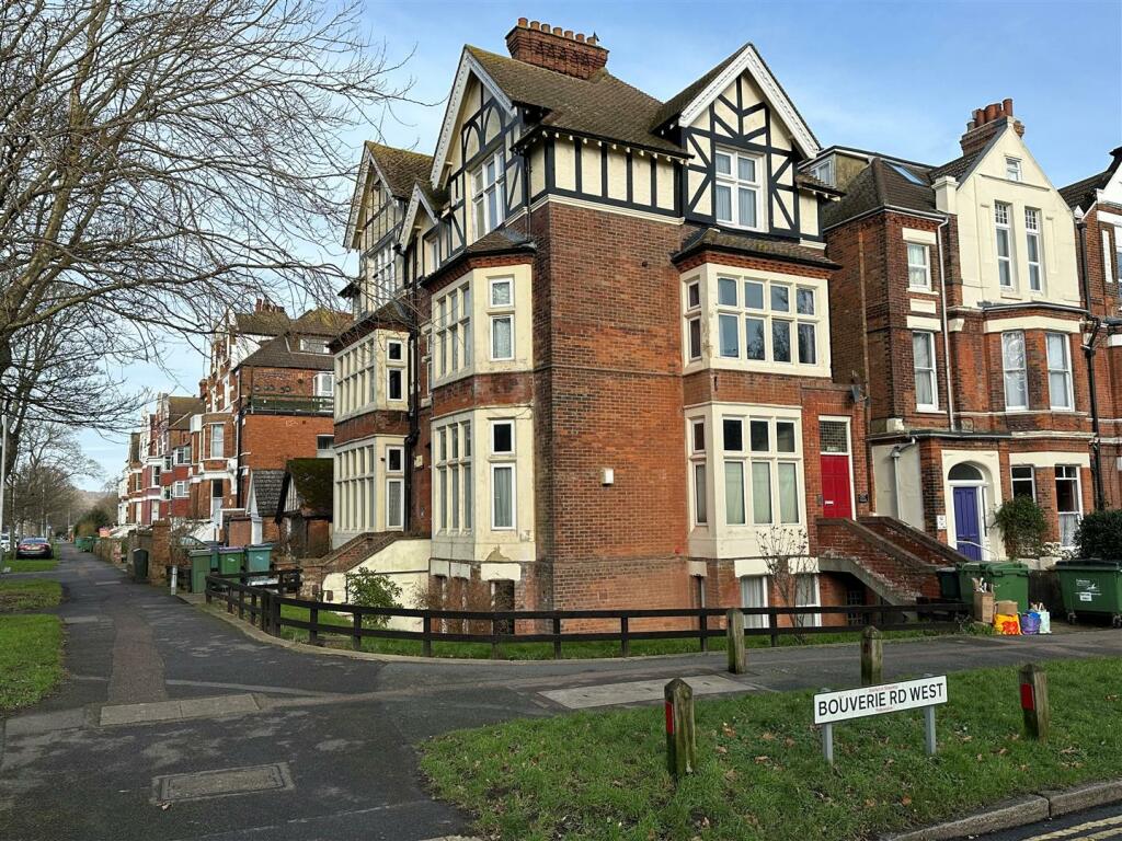 11 bedroom flat for sale in Earls Avenue, Folkestone, CT20